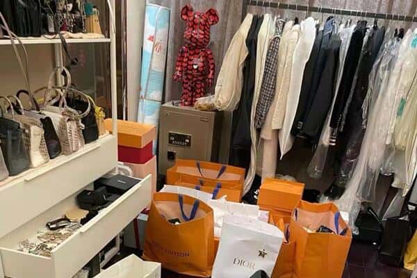 宝山区回收一线品牌衣服.jpg